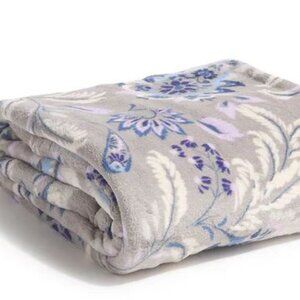 Vera Bradley Fleece Essential Throw Blanket  in Venetian paisley ice blue